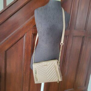 Rampage Beige Quilted Crossbody Bag With Gold Chain Strap Chevron Pattern & Zipp